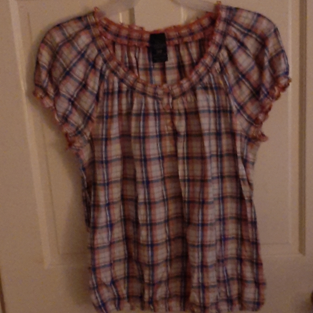 Adorable blue and pink top